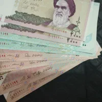 چهار جفت اسکناس