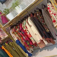 فروشنده خانم