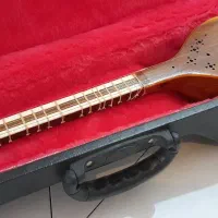 سه‌تار چهار سیم با جعبه (هاردکیس)