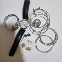 ساعت،گوشواره ،کیف پول