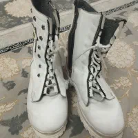 ۲عدد بوت سفید و مشکی کاملاً سالم|کیف، کفش، کمربند|قم, کلهری|دیوار