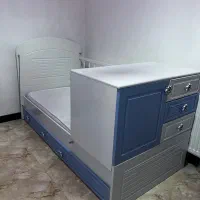 تخت نوزاد ونوجوان با تشک و دوکمد و ویترین