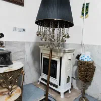 آباژور ایستاده