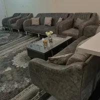 مبل ۹ نفره  چستر در حد نو همراه با عسلی ها