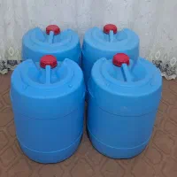 ۴ عدد بشکه یا دبه ۲۰ لیتری