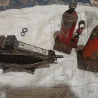 سه عدد جک ماشین دو تا روغنی یک ساده
