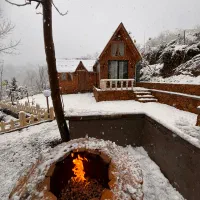 کلبه چوبی سوئدی|اجارهٔ کوتاهمدت ویلا و باغ|لاهیجان, آهندان|دیوار