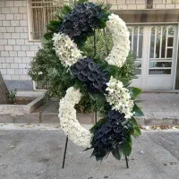 تاج گل دسته گل طبیعی ترحیمی پایه فلزی چوبی مراسم