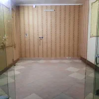 مغازه حاشیه خیابان اصلی