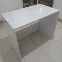 میز کار ، کامپیوتر ، ناخن کار و