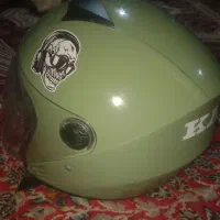 یه کلاه کاسکت