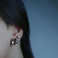 گوشواره پکی|بدلیجات|رشت, دروازه لاکان|دیوار