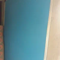 ۶ عدد صندلی ساده دسته دار نو و تخته وایت برد بزرگ