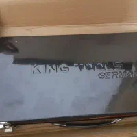 یه دستگاه سنگ فرز و یک جعبه بکس