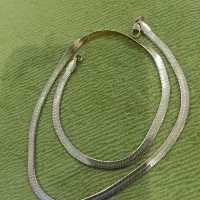 یه عدد گردن بند گم شده