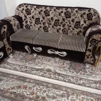 مبل‌۷نفر‌درحد‌نو‌۳تا‌عسل‌یک‌جلو‌مبلی‌دارد