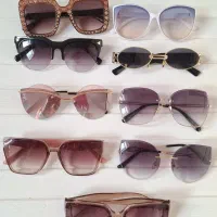 تعدادی عینک افتابی