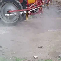 خدمات سمپاشی تراکتور چرخ باریک