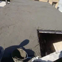 بتون ریزی دستی  در روستاها مصلح کشی با قرقر