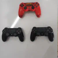 فروش ۳ عدد دسته اصلی PS4 (دو عدد مشکی، یک عدد قرمز