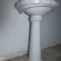 روشویی متوسط همراه با پایه