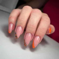 کاشت و ترمیم ناخن .با کیفیت همراه با آموزش|خدمات آرایشگری و زیبایی|زنجان, |دیوار