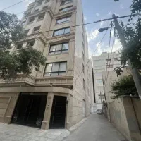 متراژ 192 / سه خواب/نورگیر عالی