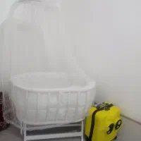 گهواره چوبی نوزاد در حد نو