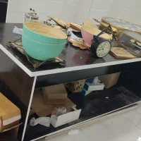 میز و قفسه چوبی