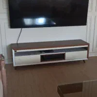 میز زیر تلویزیون