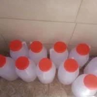 تعدادی دبه ۸ لیتری تمیز ونو.
