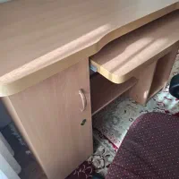 میز کامپیوتر کاملا نو به همراه صندلی.