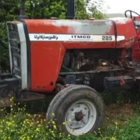 تراکتور با تمام وسایل کشاورزی