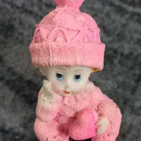 مجسمه عروسک خوشگل صورتی