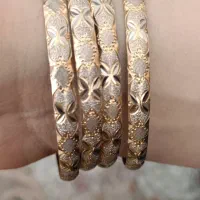 تعدادی النگو سالم و تمیز