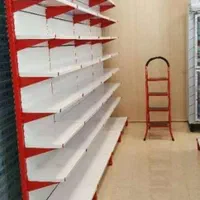 میز چک اوت و قفسه فروشگاه