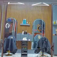 آرایشگر نیمه ماهر و شاگرد ساده