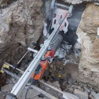 سوراخکاری دیوار با دستگاه گردبر (فراهانی)