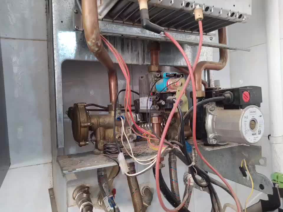 پکیج.(تعمیر ،سرویس و نگهداری  تخصصی انواع پکیج|خدمات پیشه و مهارت|فولادشهر, C5|دیوار