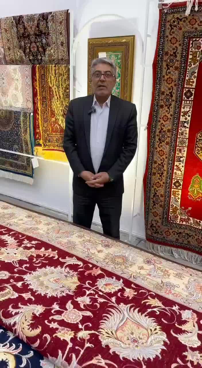 فرش دستباف نقشه ساروق گل ابریشم ریز باف رنگ شرابی|فرش|کرج, مشکین‌دشت|دیوار