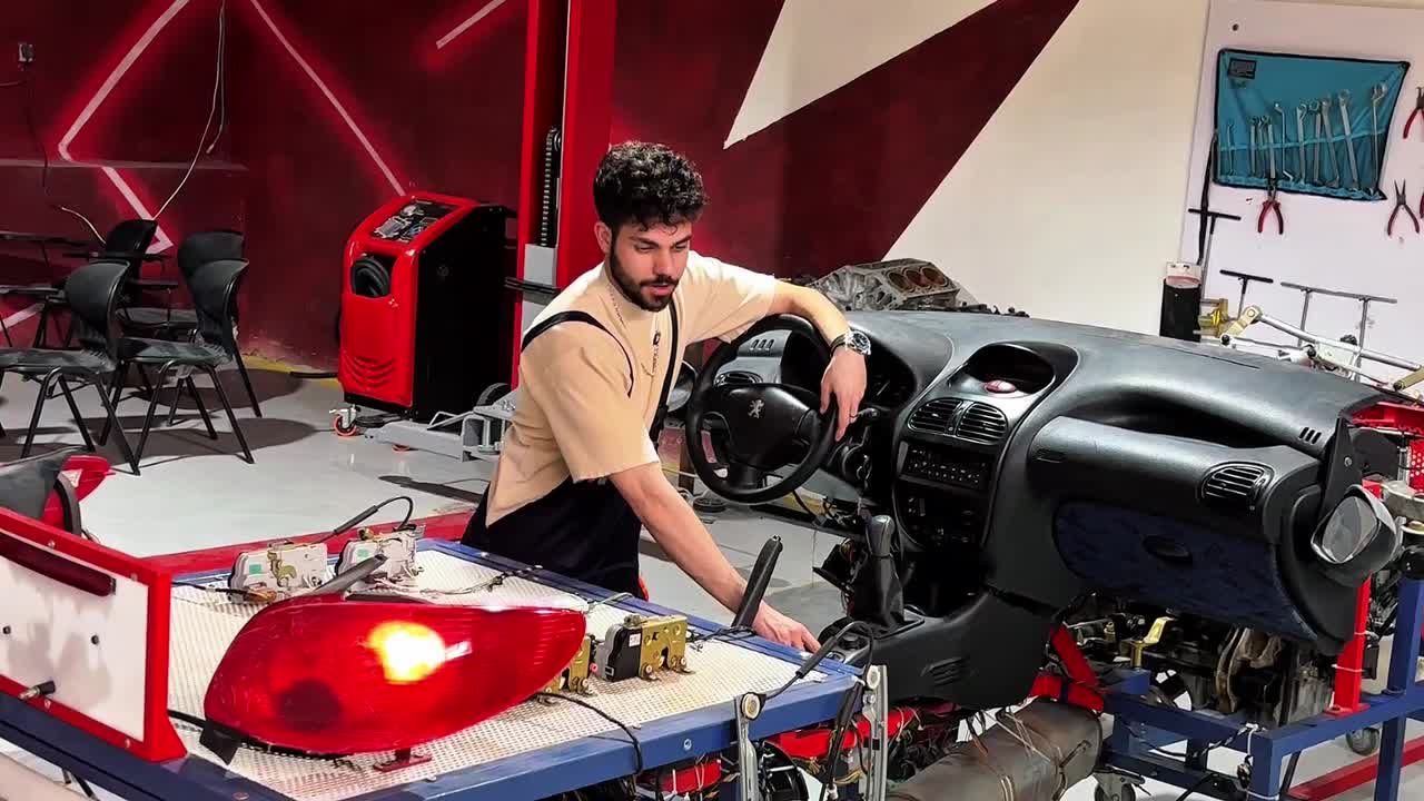 آموزش برق خودرو، آموزش مکانیک، ECU + مدرک و کار|خدمات آموزشی|تهران, فلسطین (میدان انقلاب)|دیوار