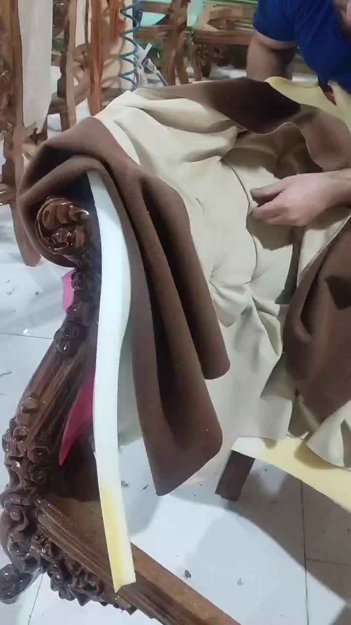 تعمیرات تخصصی مبل کلاسیک ، راحتی و سلطنتی|مبلمان خانگی و میز عسلی|مرند, |دیوار