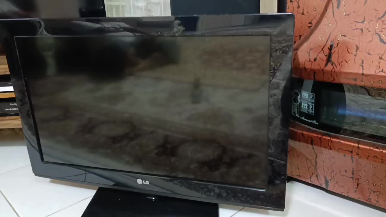 تلوزیون|تلویزیون و پروژکتور|قرچک, شهرک طلائیه|دیوار