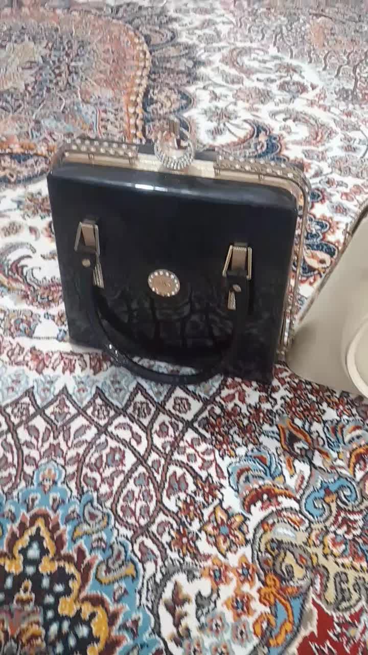 دو عددکیف مجلسی در حدنو شیک وزیبا به فروش میرسد|کیف، کفش، کمربند|نیشابور, خط کاشمر|دیوار