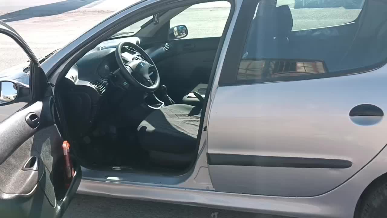 پژو ۲۰۶ مدل ۸۳ نقره ای|خودرو سواری و وانت|بستان آباد, |دیوار