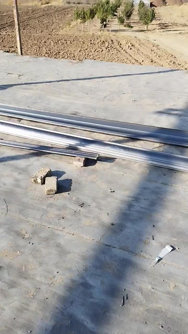 اجرای شیروانی اسکلت والپست رابیس به صورت کلی  جزیی|خدمات پیشه و مهارت|الیگودرز, |دیوار