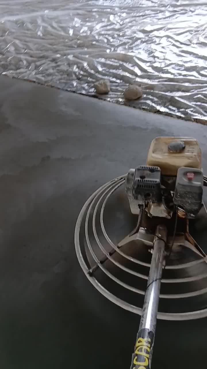 بتن ریزی کف به همراه ماله پروانه ای|خدمات پیشه و مهارت|قم, چهل درخت|دیوار