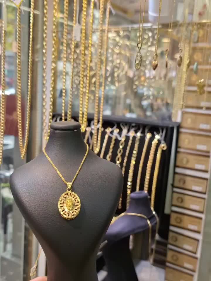 مدال ورساچه با زنجیر بدون اجرت ومالیات فقط ۱۰ درصد|جواهرات|رشت, فلسطین|دیوار