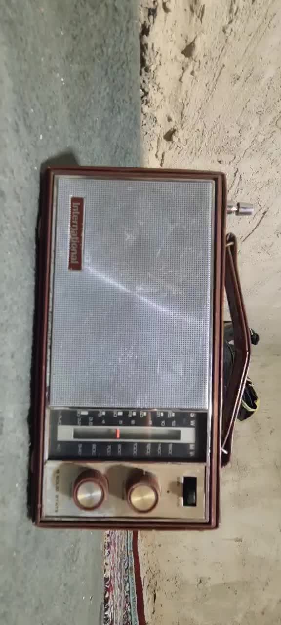 رادیو قدیمی کلکسیونی|کلکسیون اشیاء عتیقه|لردگان, |دیوار