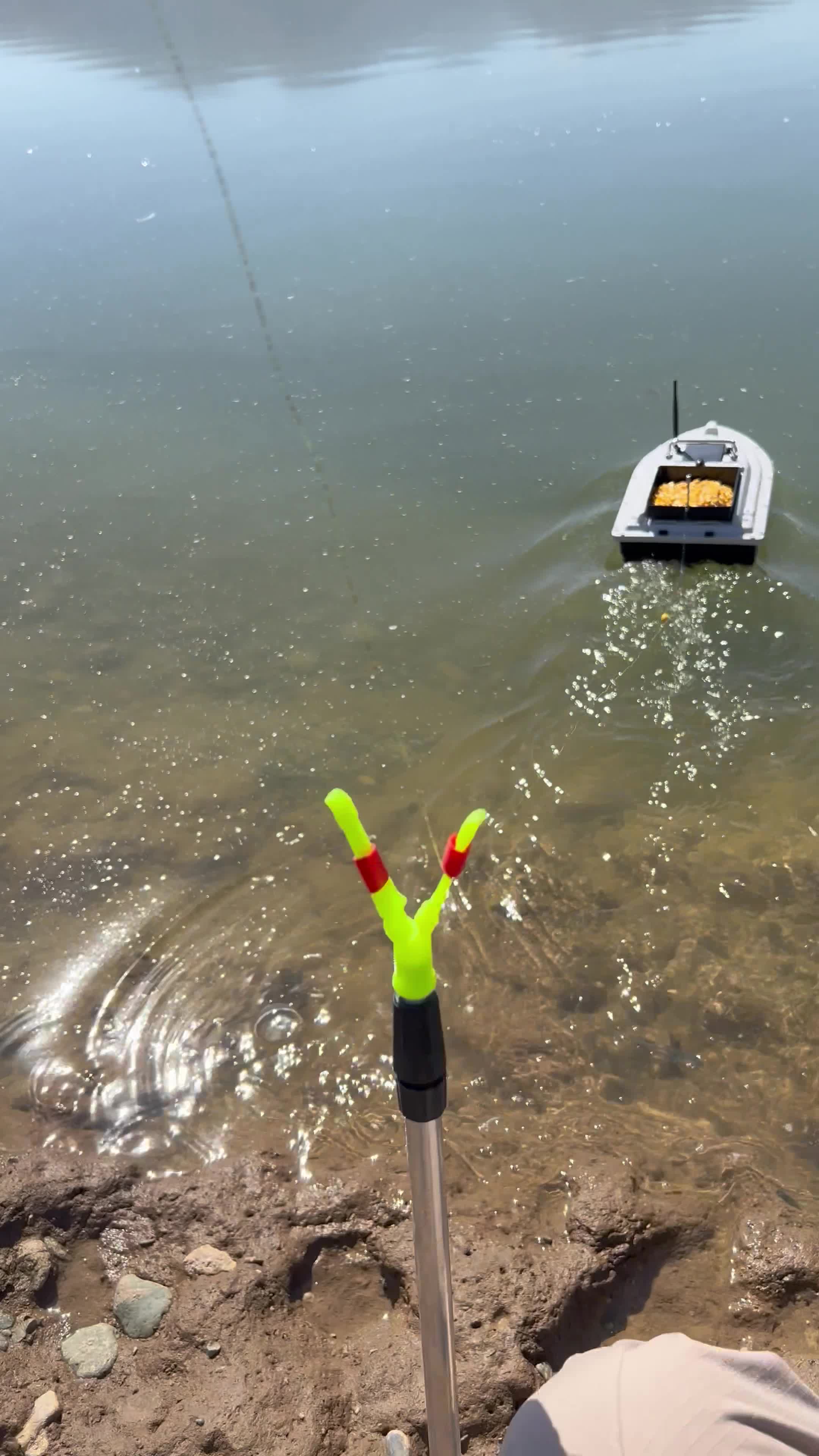 قایق طعمه پاشی جنس اورجینال با پرقدرترین موتور|ماهیگیری|مهاباد (آذربایجان غربی), |دیوار